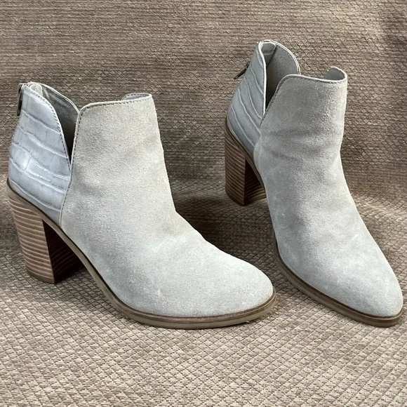 DV8 Dolce Vita Shai Women’s size 7 Grey Suede & Mixed Material Heeled Bootie EUC - Picture 2 of 16
